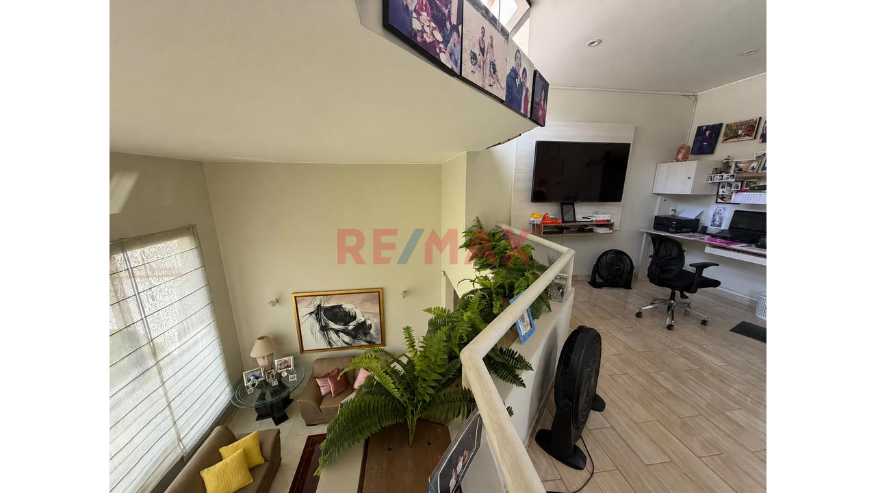 Venta De Hermosa Casa Con Piscina Frente A Parque, La Molina - 12