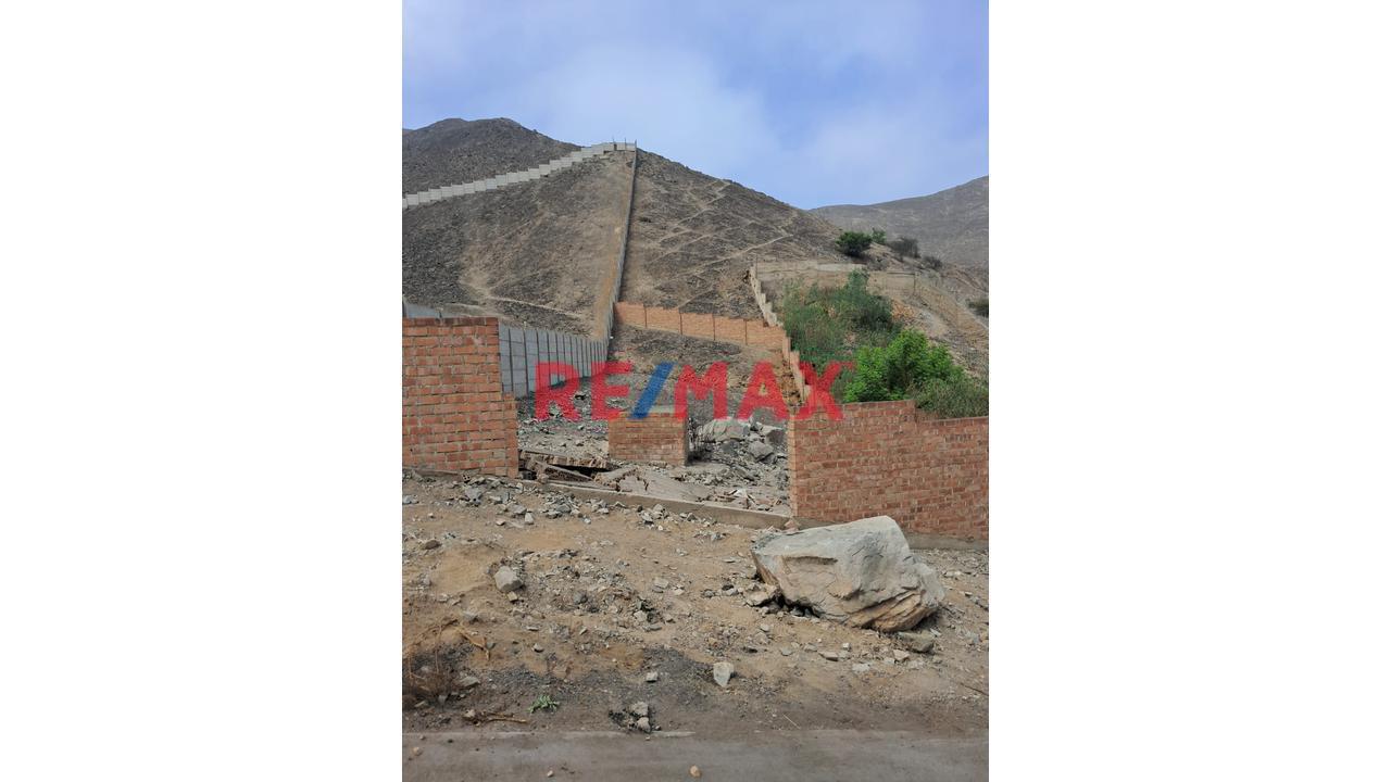 La Molina. La Planicie. Excelente Terreno De Casi 1,500 M2.