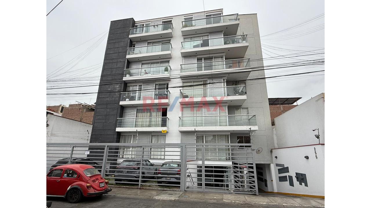 Alquiler De Departamento Amplio E Iluminado En El Corazón De Barranco