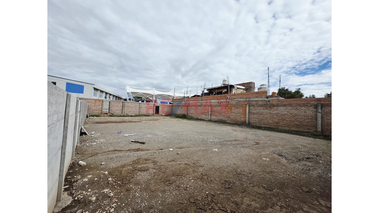 🏡 ¡Oportunidad Única En Chupaca! Terreno Urbano Estratégico Al Costado Del Colegio 19 De Abril Por La Av. Los Heroes - Documentos Saneados En Registros Publicos. — foto 2