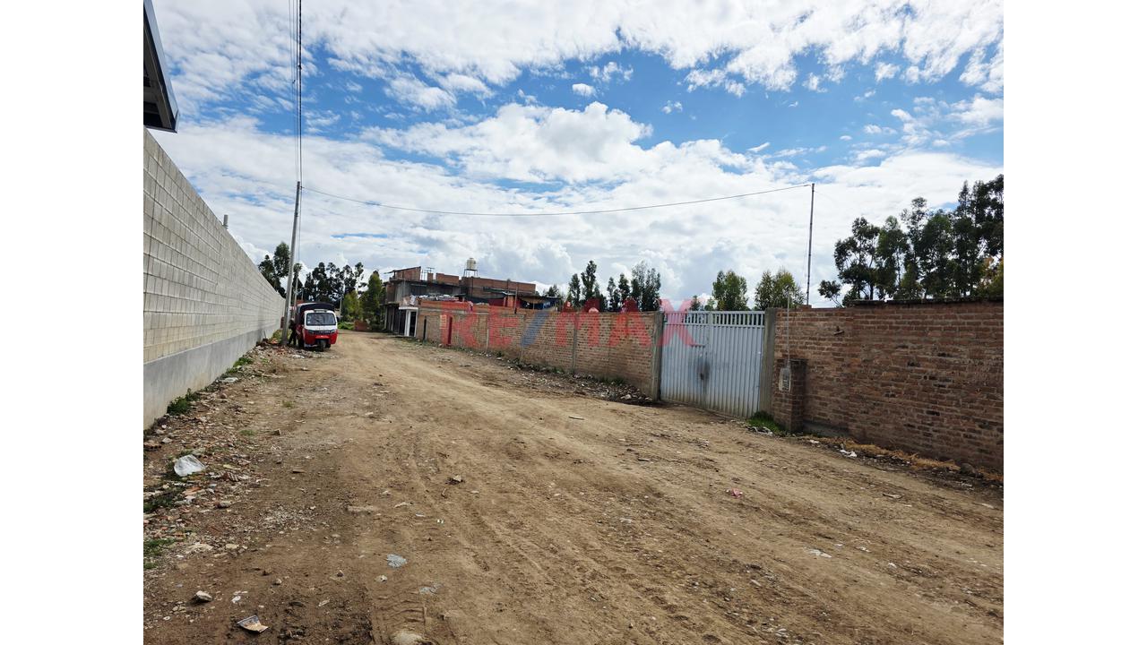 🏡 ¡Oportunidad Única En Chupaca! Terreno Urbano Estratégico Al Costado Del Colegio 19 De Abril Por La Av. Los Heroes - Documentos Saneados En Registros Publicos. — foto 3
