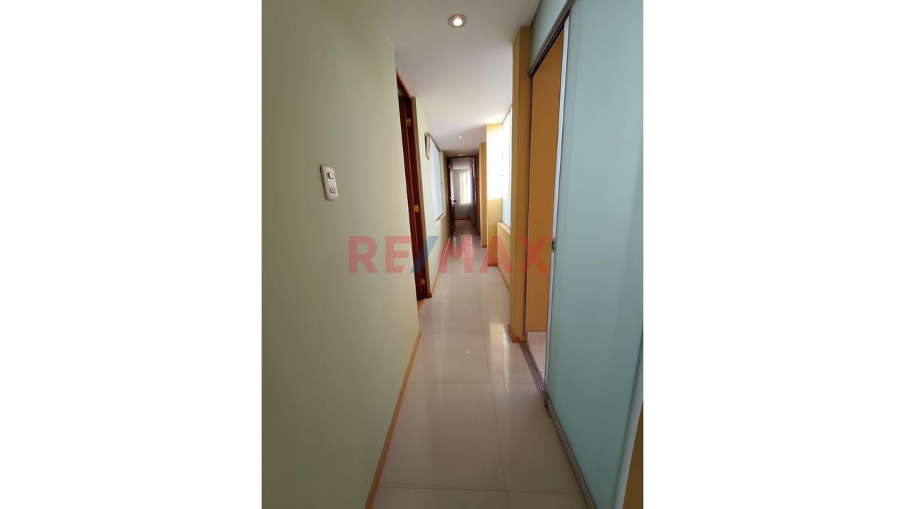 Departamento En Venta – 4To Piso, Zona Estratégica, Ubicado Al Costado De La Universidad San Martín De Porras — foto 5