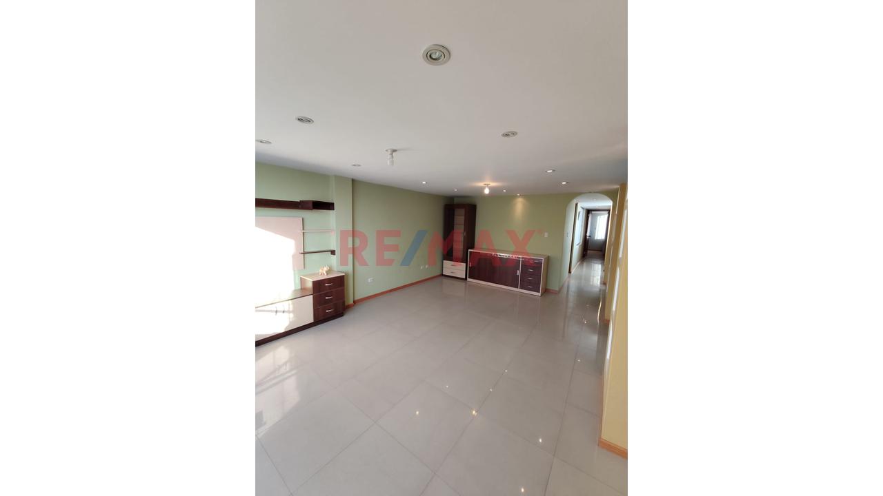 Departamento En Venta – 4To Piso, Zona Estratégica, Ubicado Al Costado De La Universidad San Martín De Porras — foto 4