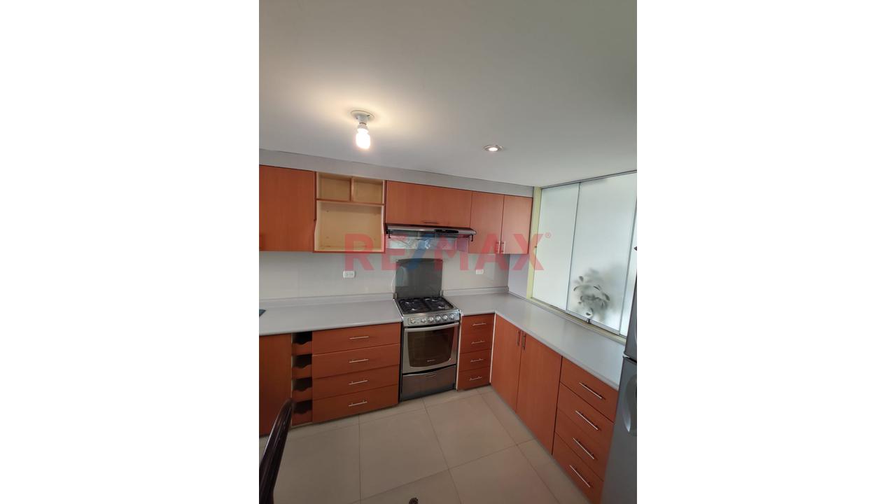 Departamento En Venta – 4To Piso, Zona Estratégica, Ubicado Al Costado De La Universidad San Martín De Porras — foto 3