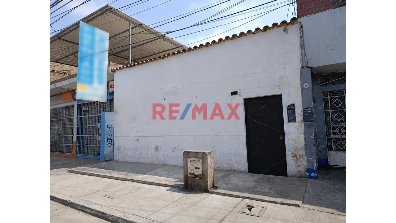 Alquiler Terreno Comercial 230 M2 En Avenida Cesar Vallejo - 1