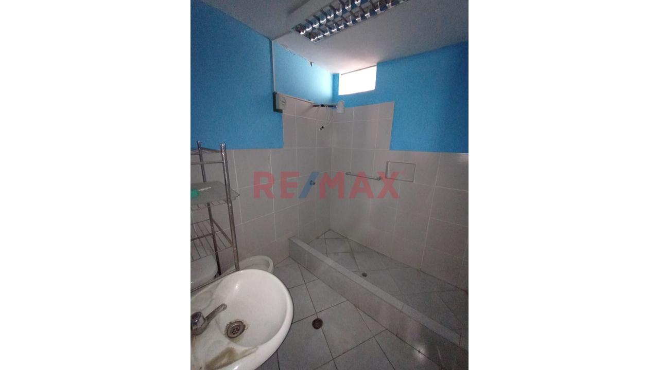Vendo Amplia Propiedad De 4 Pisos De 428M² Con Piscina Y Jardín — foto 12