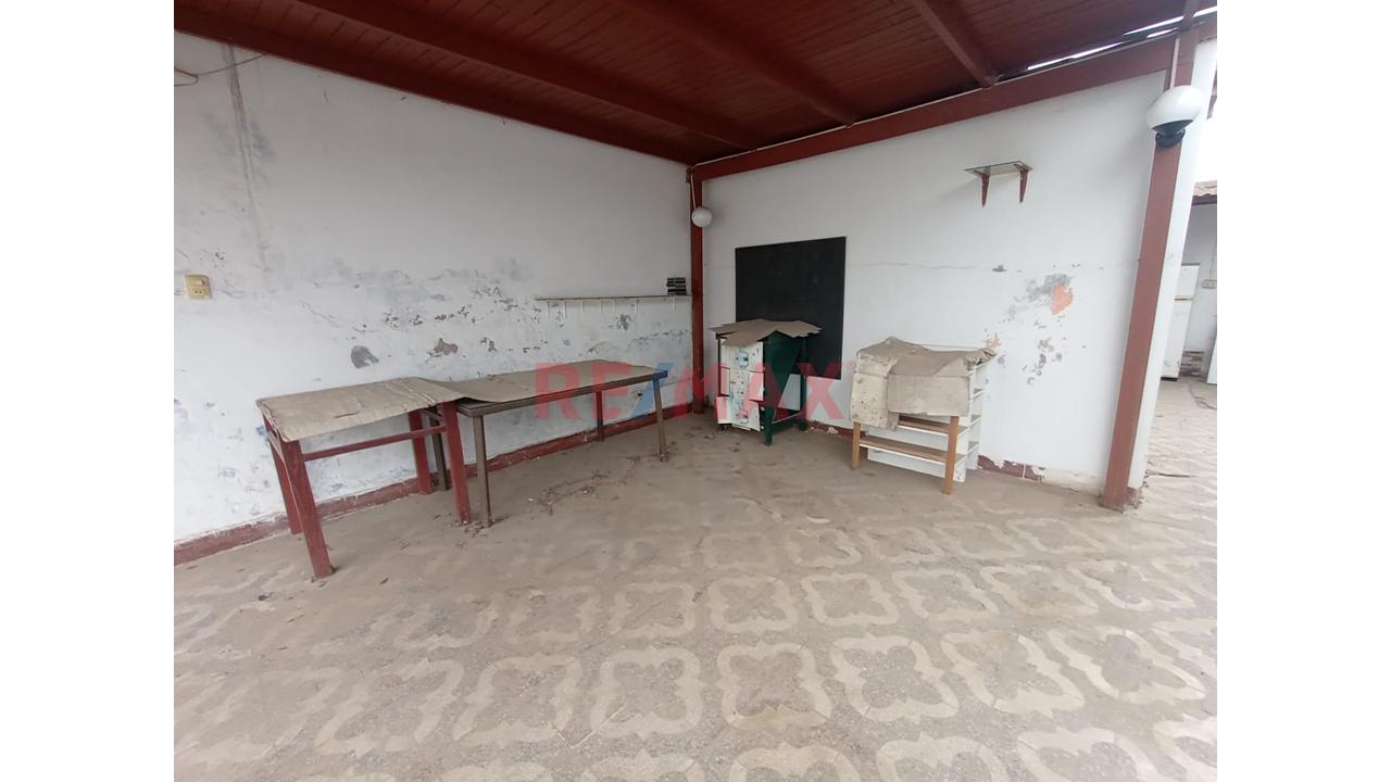 Vendo Amplia Propiedad De 4 Pisos De 428M² Con Piscina Y Jardín - 18