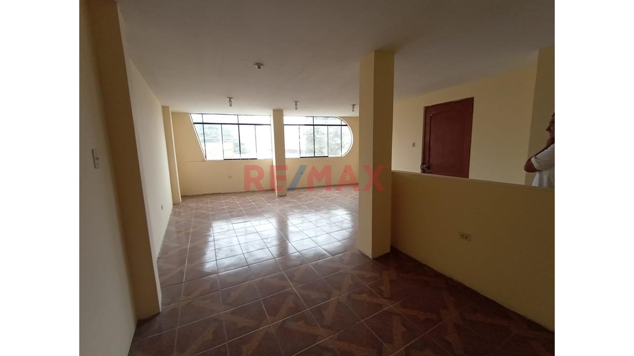 Vendo Amplia Propiedad De 4 Pisos De 428M² Con Piscina Y Jardín — foto 2