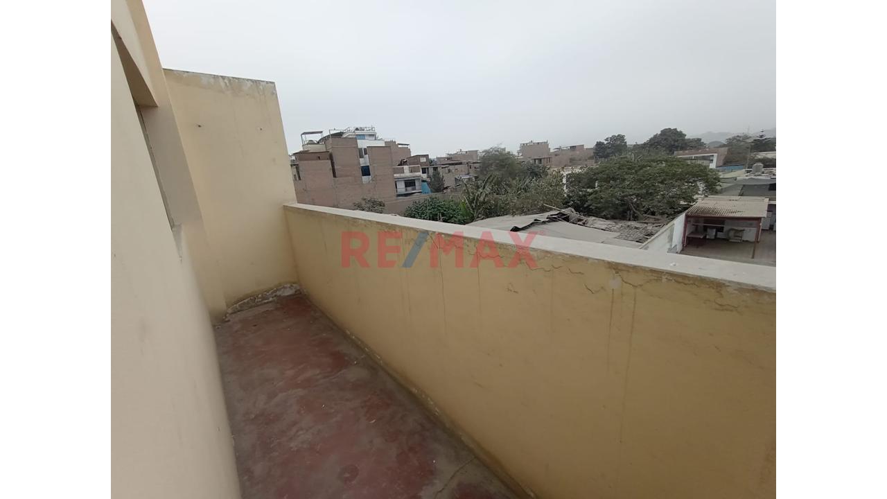 Vendo Amplia Propiedad De 4 Pisos De 428M² Con Piscina Y Jardín — foto 14