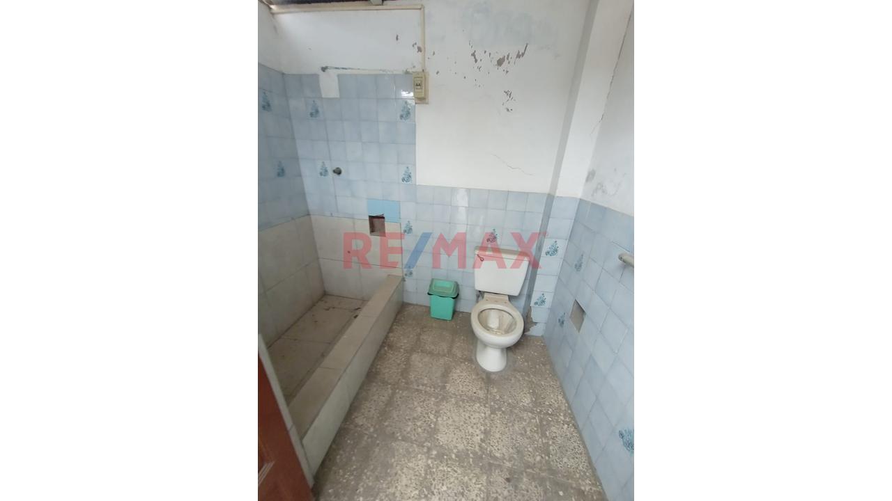 Vendo Amplia Propiedad De 4 Pisos De 428M² Con Piscina Y Jardín — foto 11