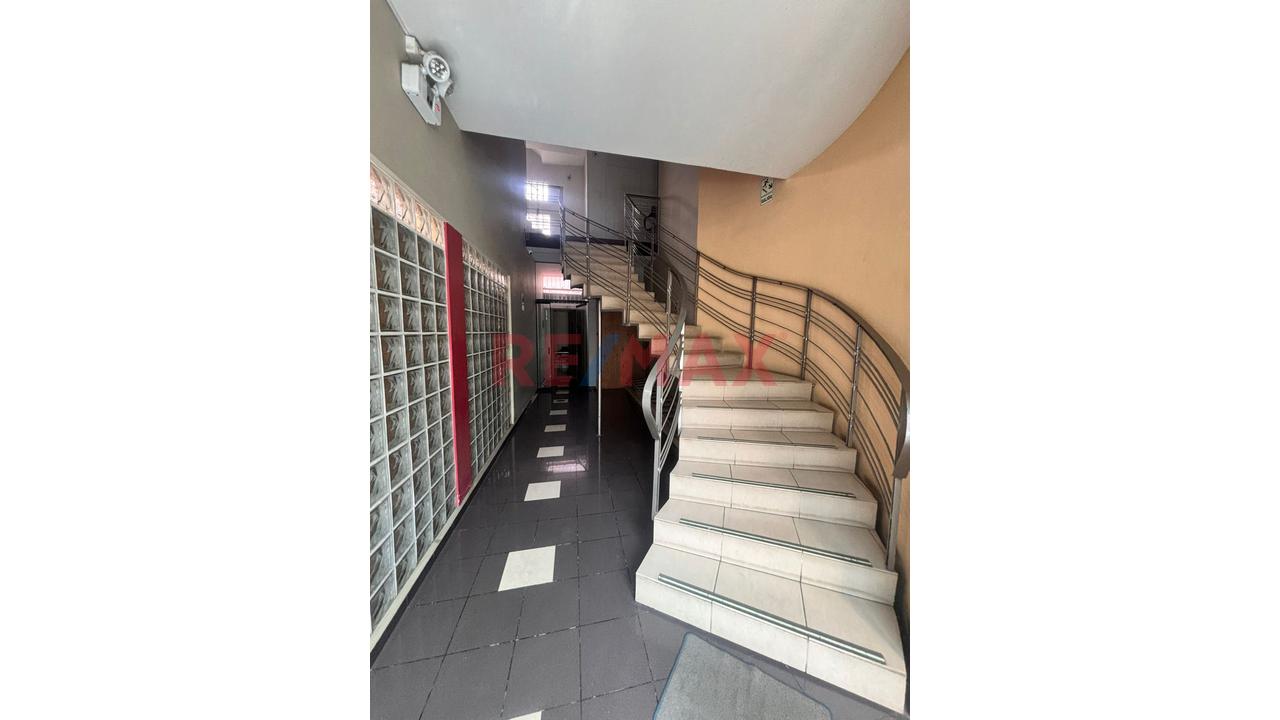 Se Vente Edificio Frente Al Banco De La Nacion - Centro / Oficinas Con Departamento - 4