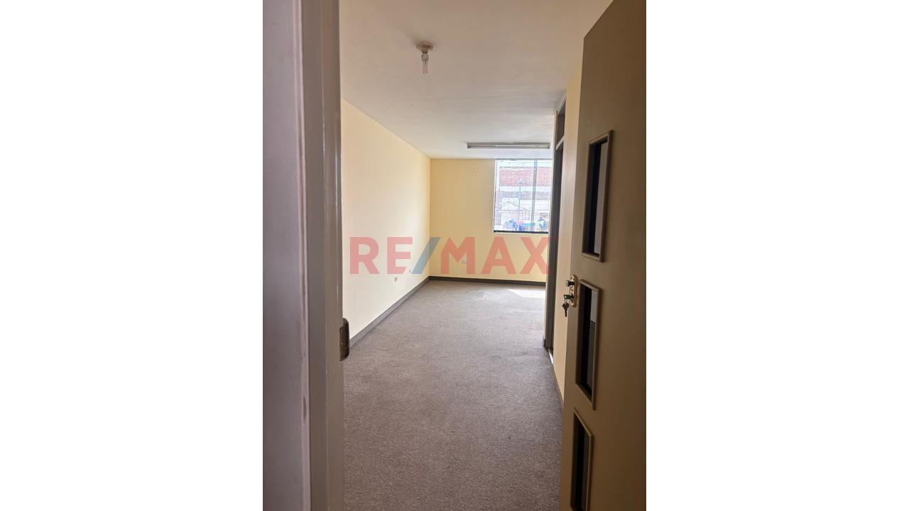 Se Vente Edificio Frente Al Banco De La Nacion - Centro / Oficinas Con Departamento - 8