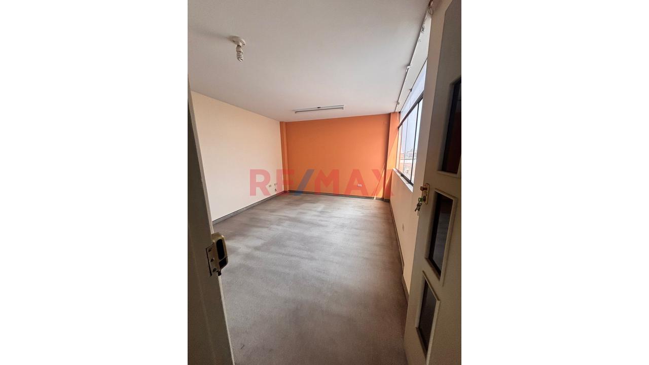 Se Vente Edificio Frente Al Banco De La Nacion - Centro / Oficinas Con Departamento - 10