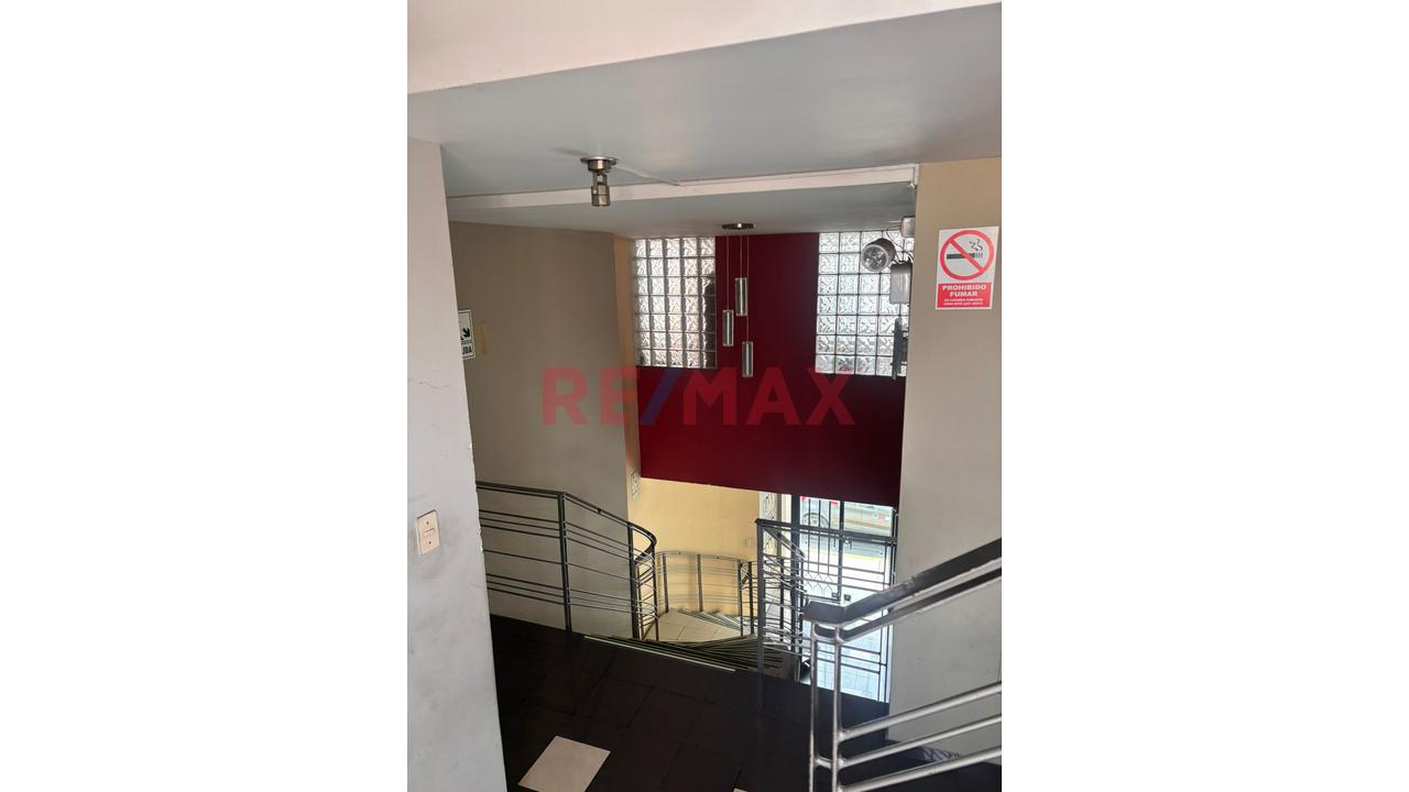 Se Vente Edificio Frente Al Banco De La Nacion - Centro / Oficinas Con Departamento - 5
