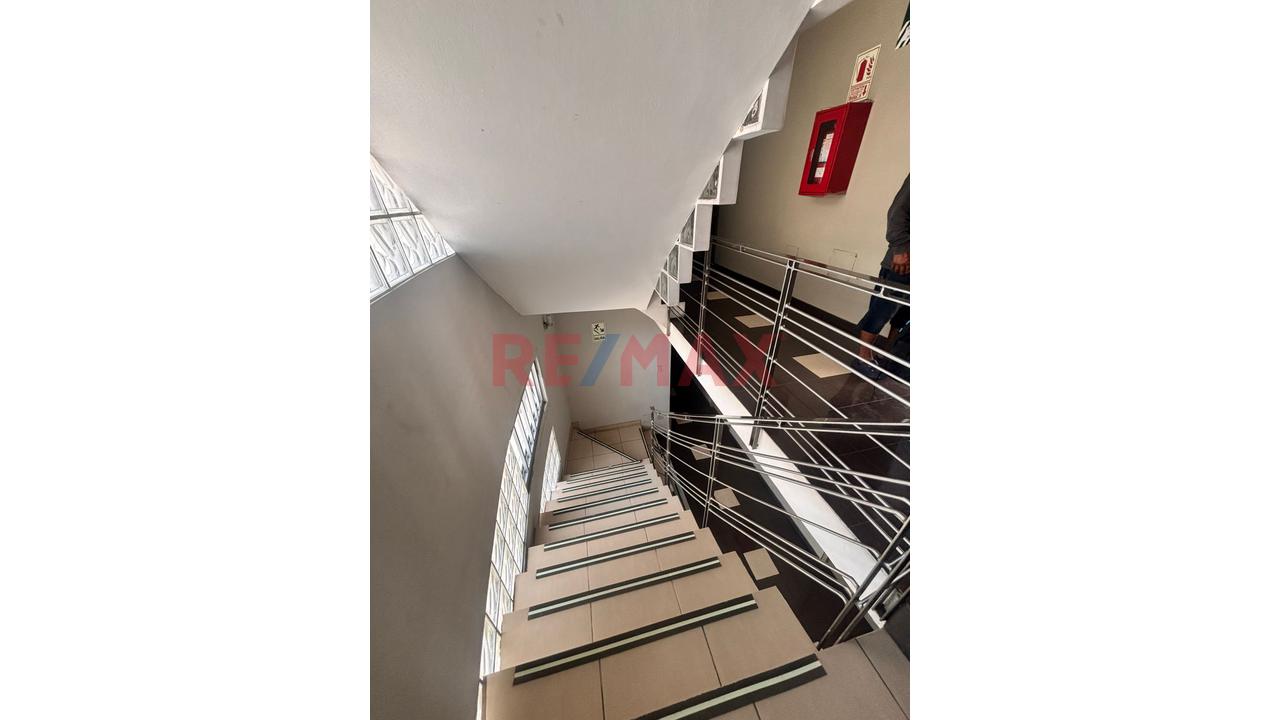 Se Vente Edificio Frente Al Banco De La Nacion - Centro / Oficinas Con Departamento - 6