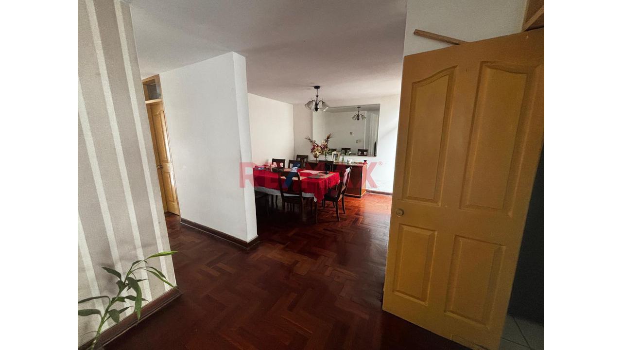 Casa Como Terreno En Venta – Surco | 200 M² | Excelente Ubicación Frente A Parque — foto 5