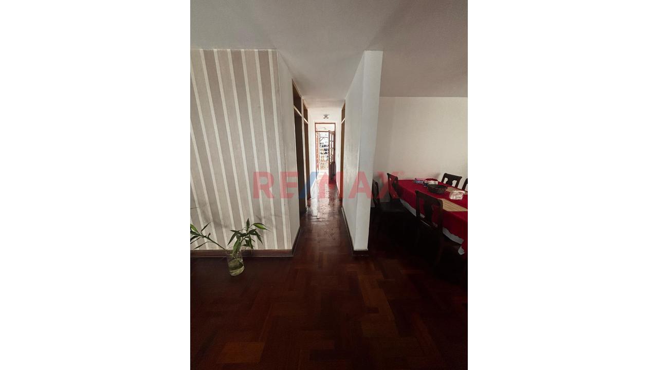Casa Como Terreno En Venta – Surco | 200 M² | Excelente Ubicación Frente A Parque — foto 8