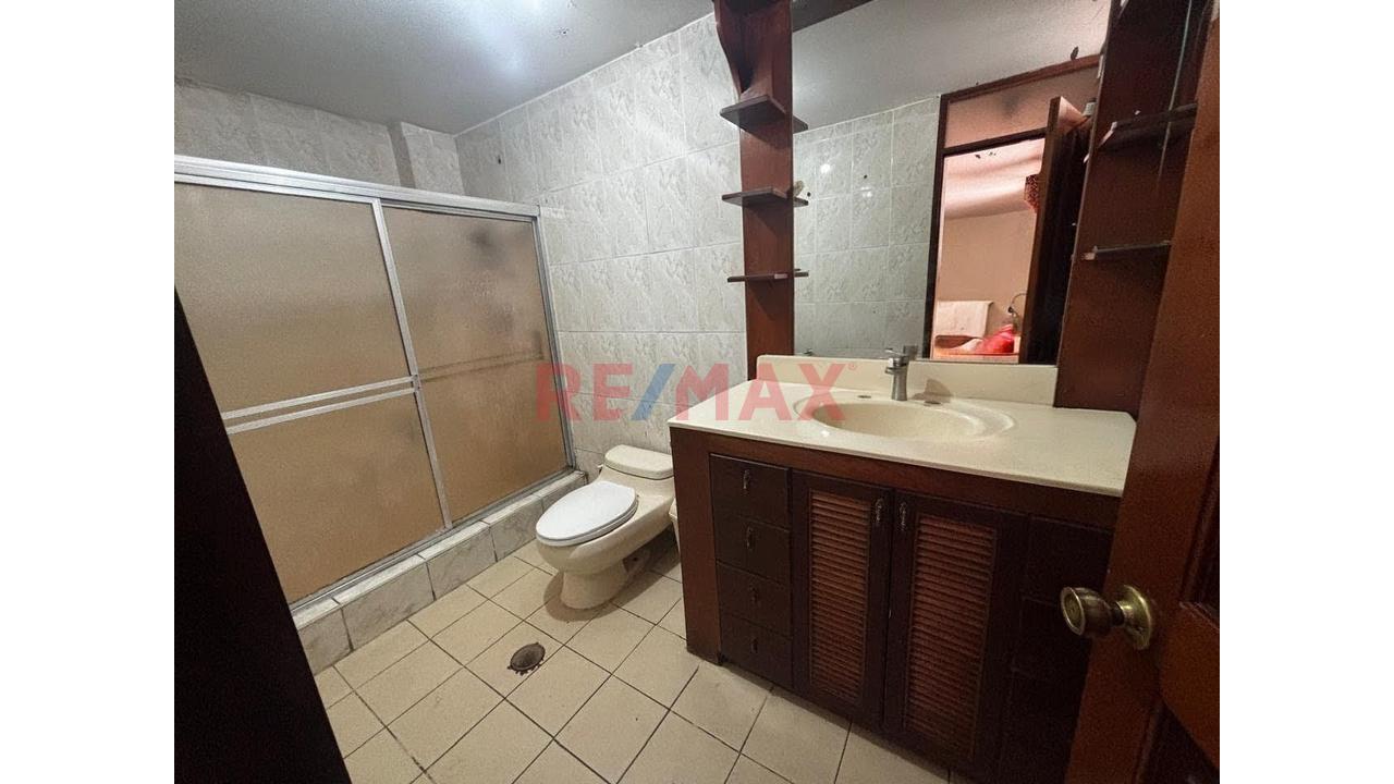Casa Como Terreno En Venta – Surco | 200 M² | Excelente Ubicación Frente A Parque — foto 12