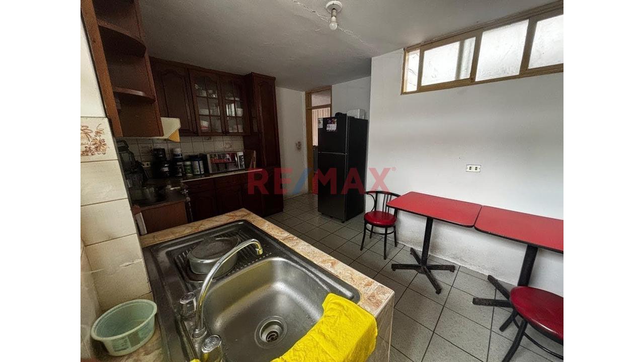 Casa Como Terreno En Venta – Surco | 200 M² | Excelente Ubicación Frente A Parque — foto 4