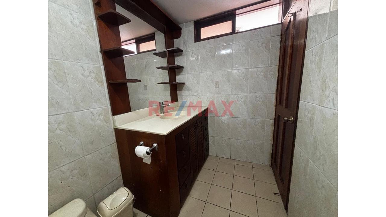 Casa Como Terreno En Venta – Surco | 200 M² | Excelente Ubicación Frente A Parque — foto 9