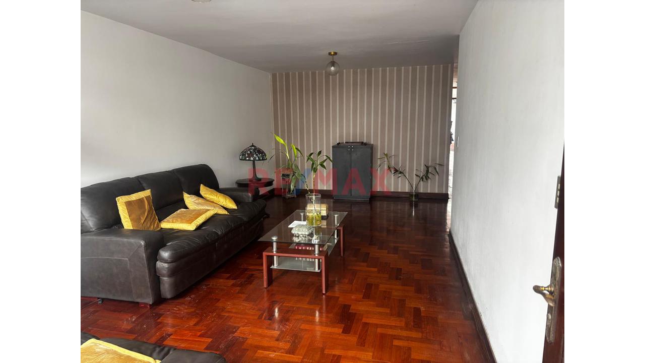 Casa Como Terreno En Venta – Surco | 200 M² | Excelente Ubicación Frente A Parque — foto 3