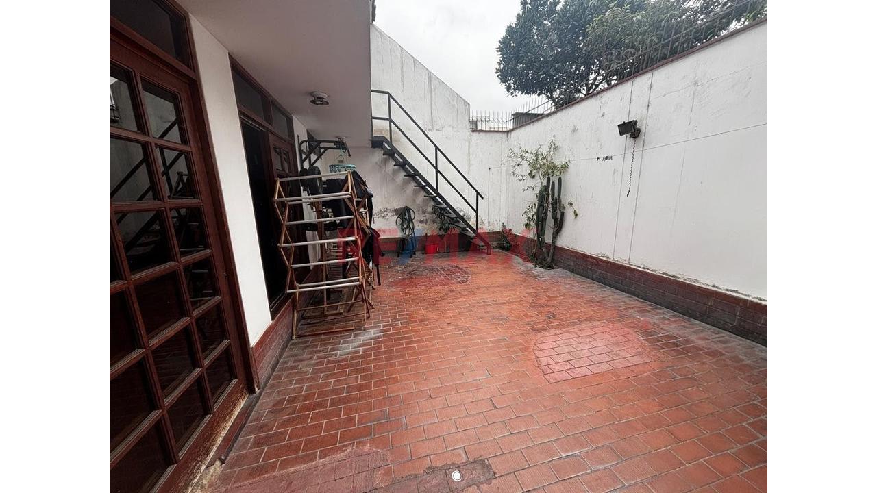 Casa Como Terreno En Venta – Surco | 200 M² | Excelente Ubicación Frente A Parque — foto 11