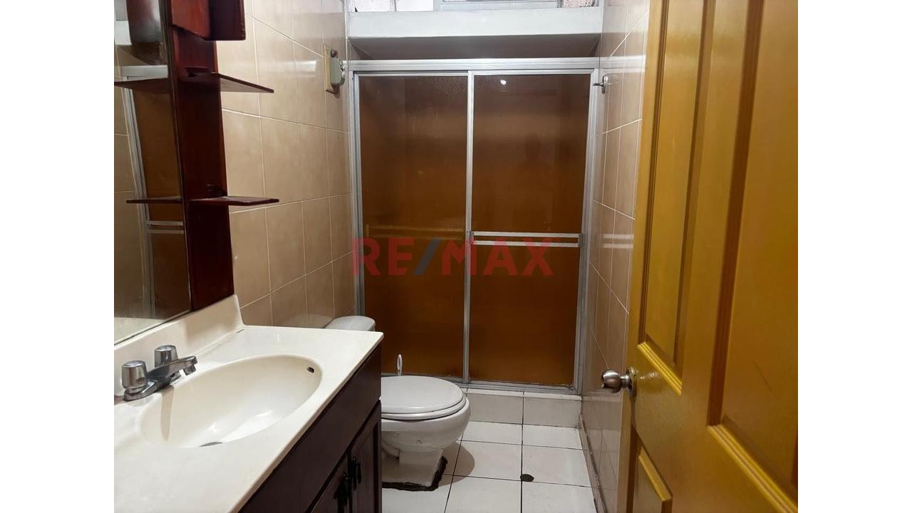 Casa Como Terreno En Venta – Surco | 200 M² | Excelente Ubicación Frente A Parque — foto 2