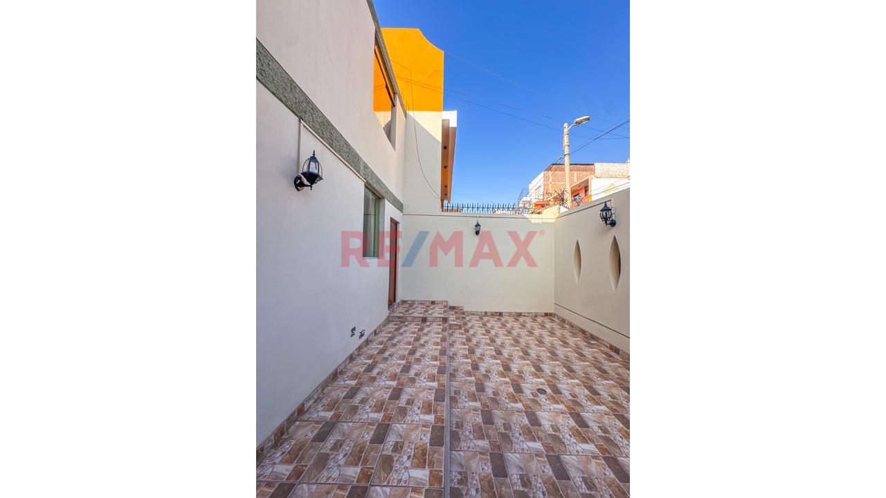🏡 Primer Piso Independiente Tipo Casa En Venta – La Perla - 2