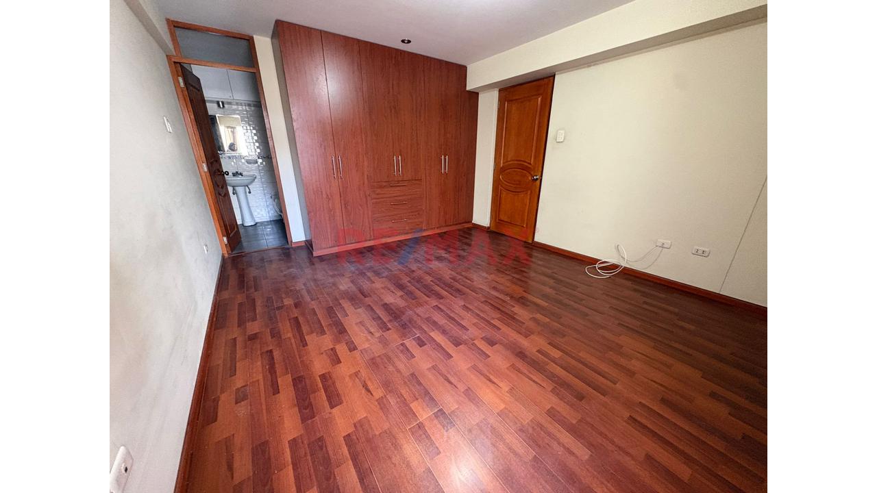 Departamento en Venta de 3 dormitorios ubicado en Cerro Colorado Departamento en Venta de 3 dormitorios ubicado en Cerro Colorado