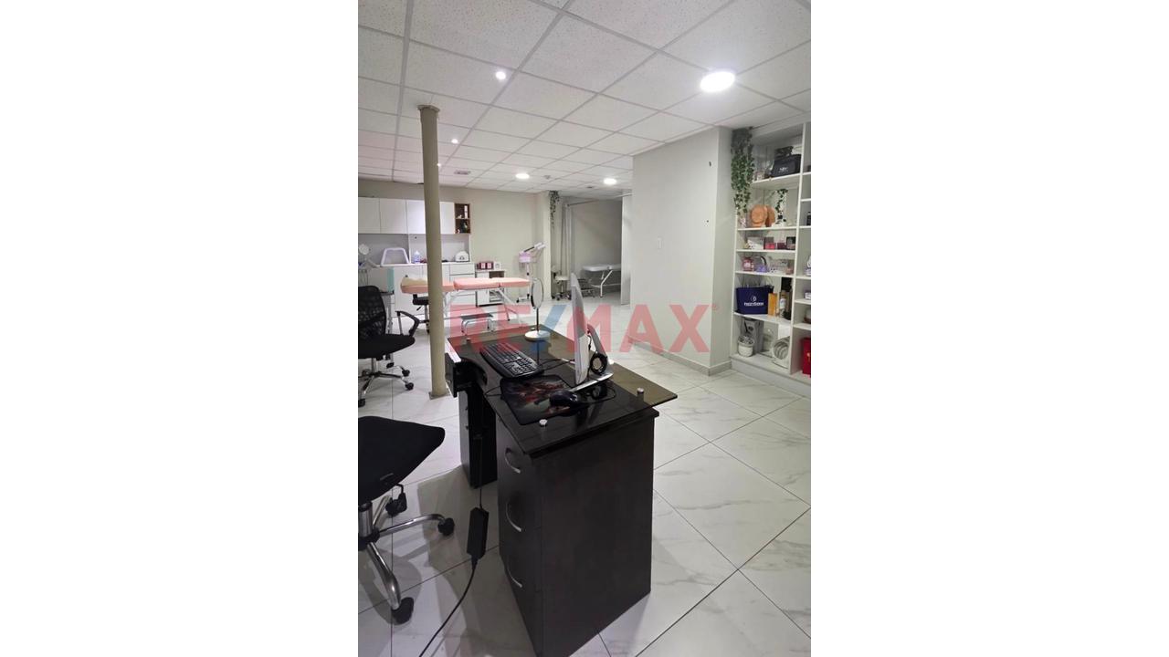 Alquiler Primer Piso, Oficina 235M², En Surco S/. 15,000 — foto 9