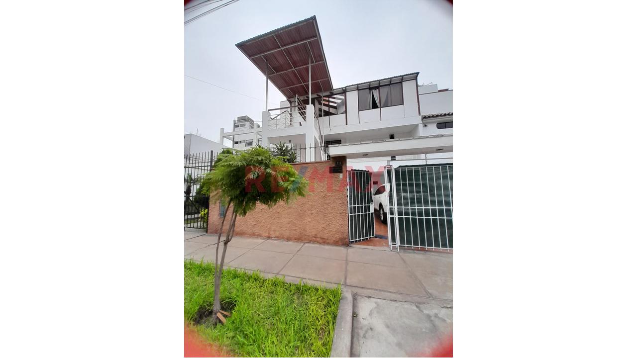 Alquilo Casa Frente A Parque | San Borja | Vivienda U Oficina. — foto 2