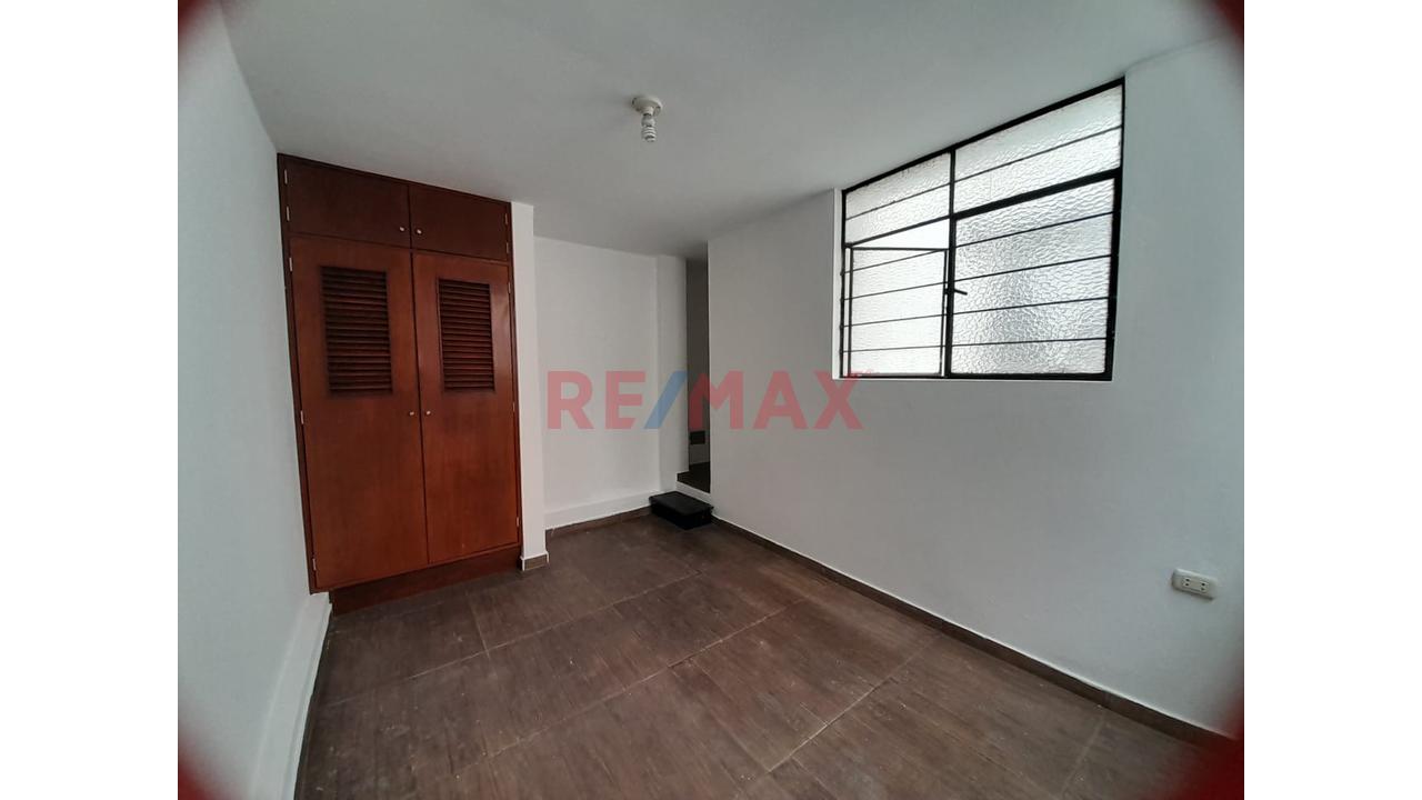 Alquilo Casa Frente A Parque | San Borja | Vivienda U Oficina. - 18