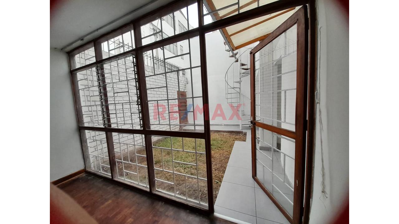 Alquilo Casa Frente A Parque | San Borja | Vivienda U Oficina. — foto 7