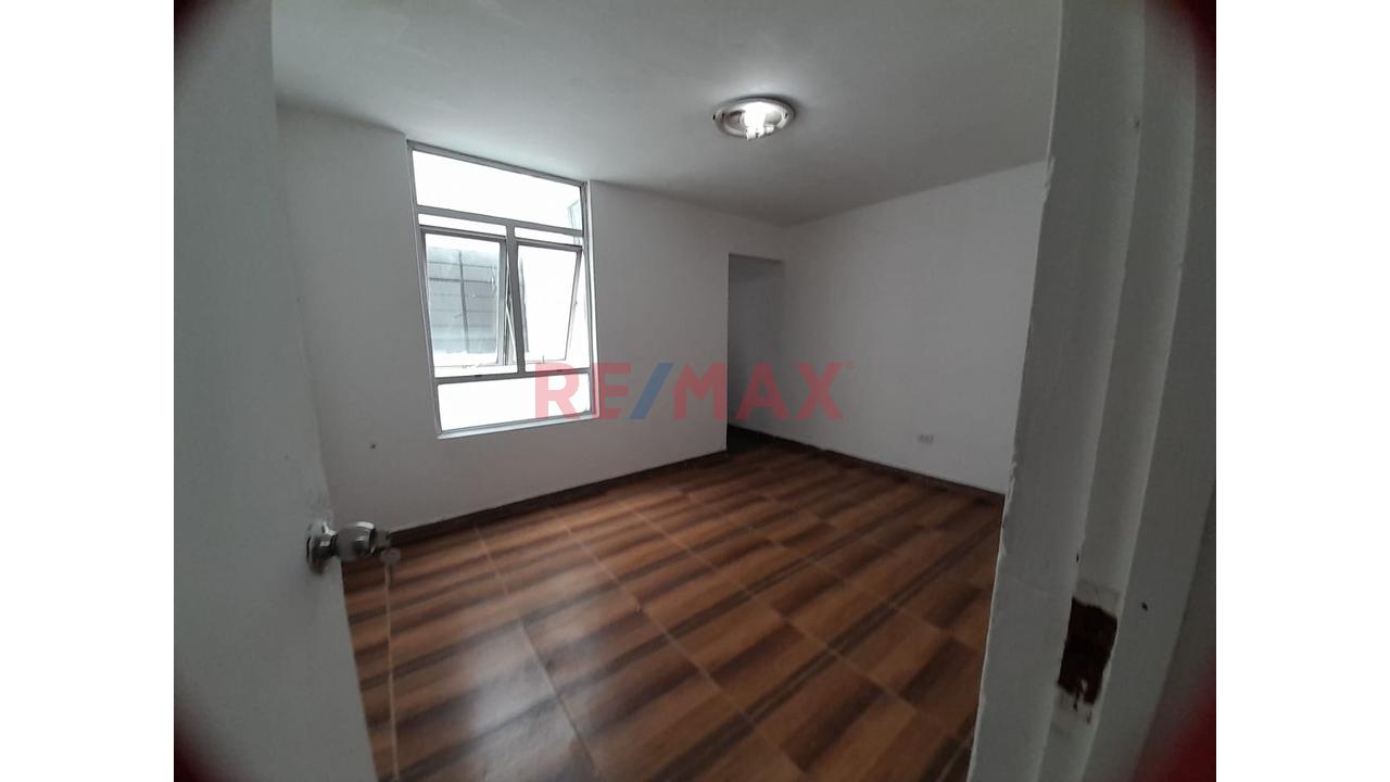Alquilo Casa Frente A Parque | San Borja | Vivienda U Oficina. - 17