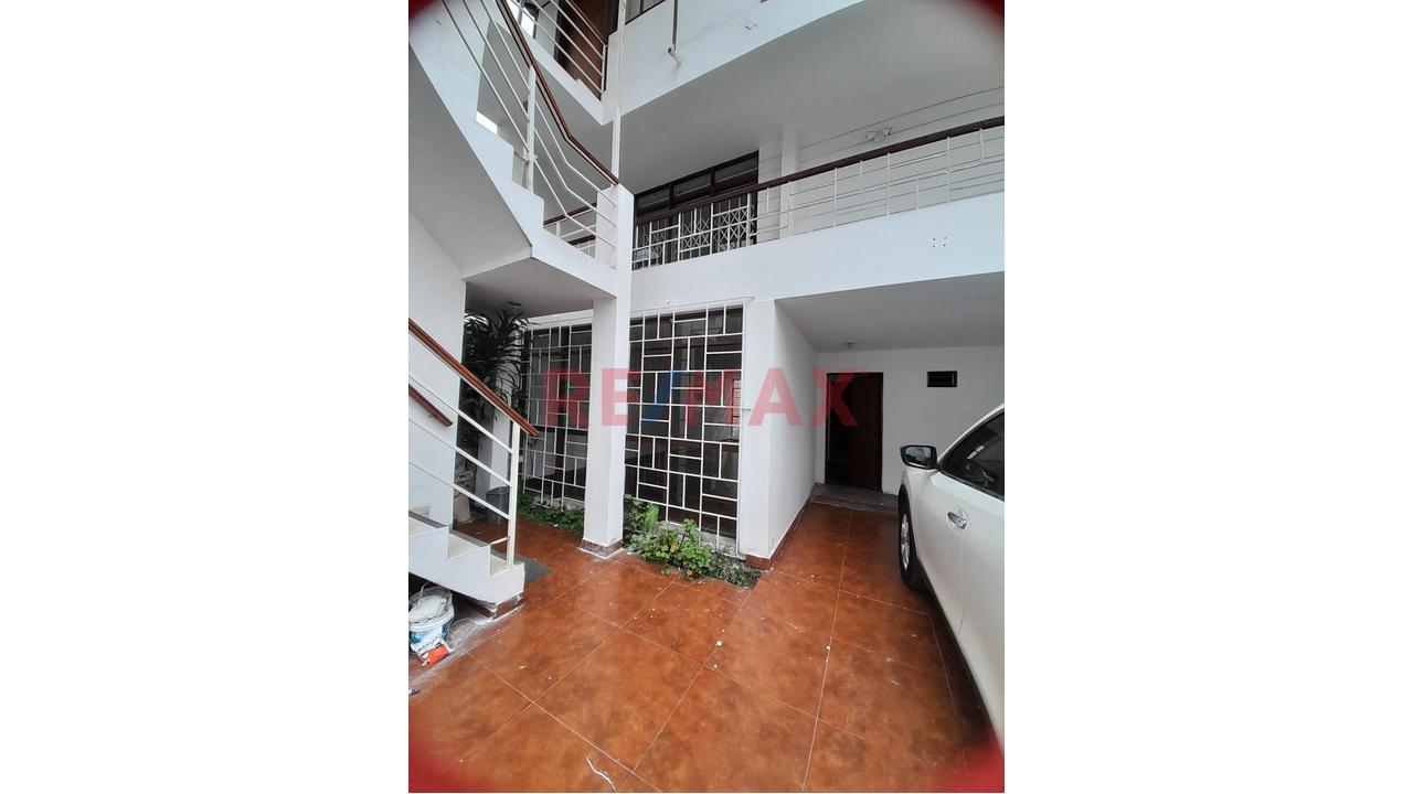 Alquilo Casa Frente A Parque | San Borja | Vivienda U Oficina. - 21