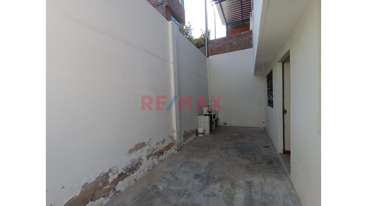 Alquiler De Departamento En 1Er Piso Con Cochera Urbanizacion El Bosque — foto 3