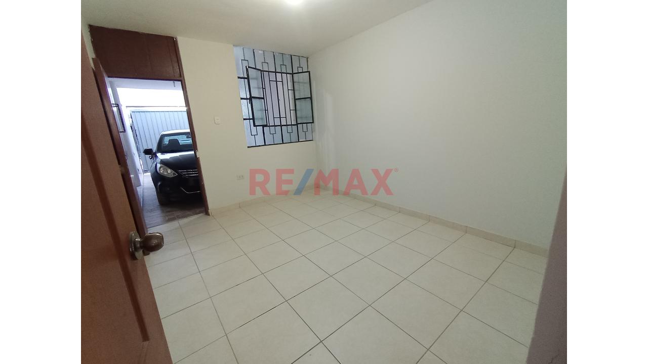Alquiler De Departamento En 1Er Piso Con Cochera Urbanizacion El Bosque — foto 6