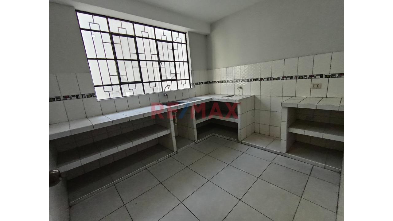 Alquiler De Departamento En 1Er Piso Con Cochera Urbanizacion El Bosque — foto 11