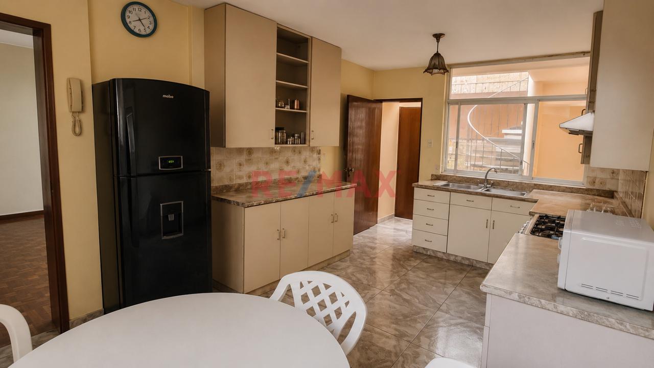 Vendo Casa De 350M² En Surco Oportunidad Unica Para Inversionistas - 6