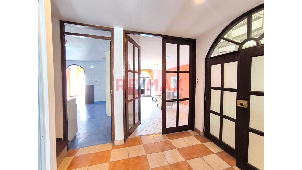 Venta De Casa De 3 Pisos En Santiago De Surco De 200M2 - 6
