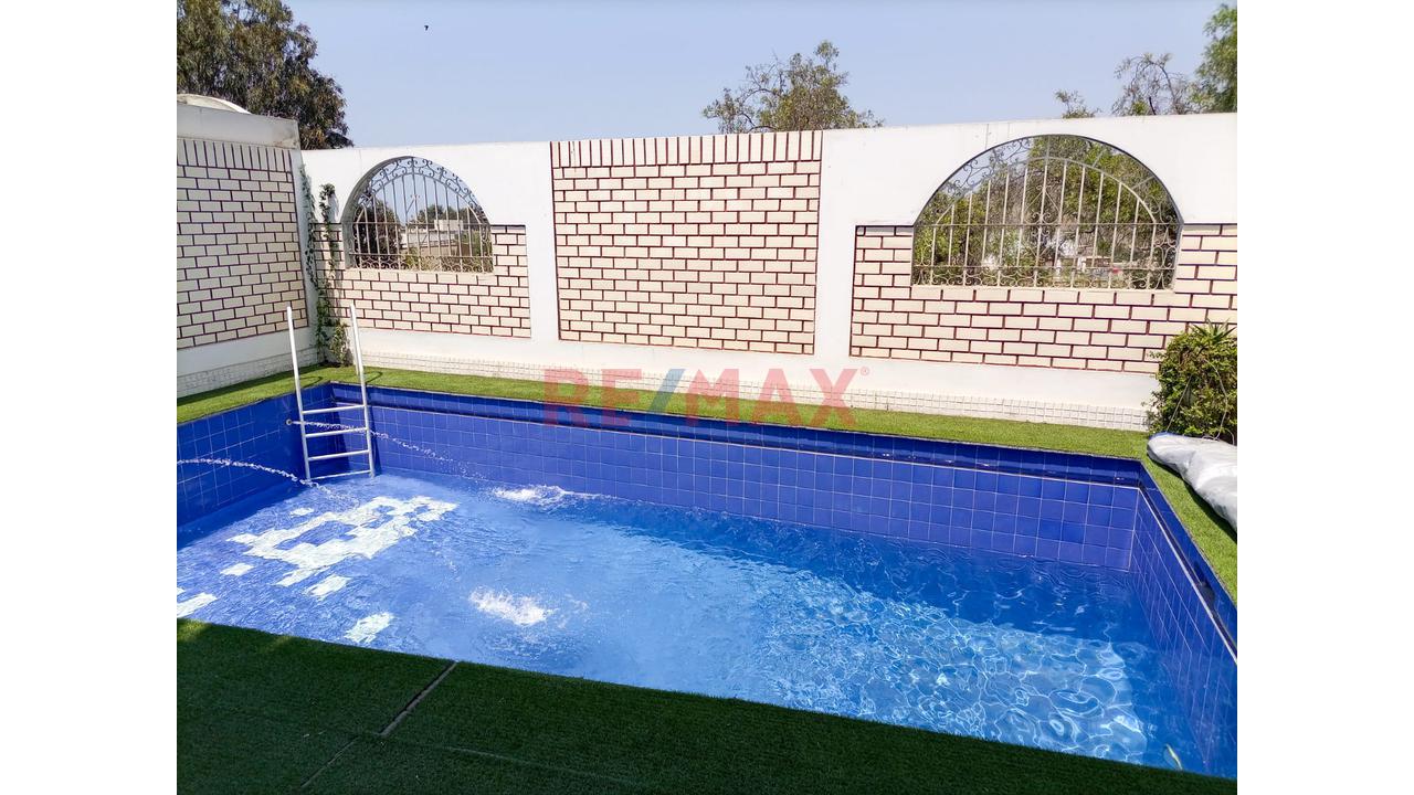Venta De Casa De 3 Pisos En Santiago De Surco De 200M2 - 4