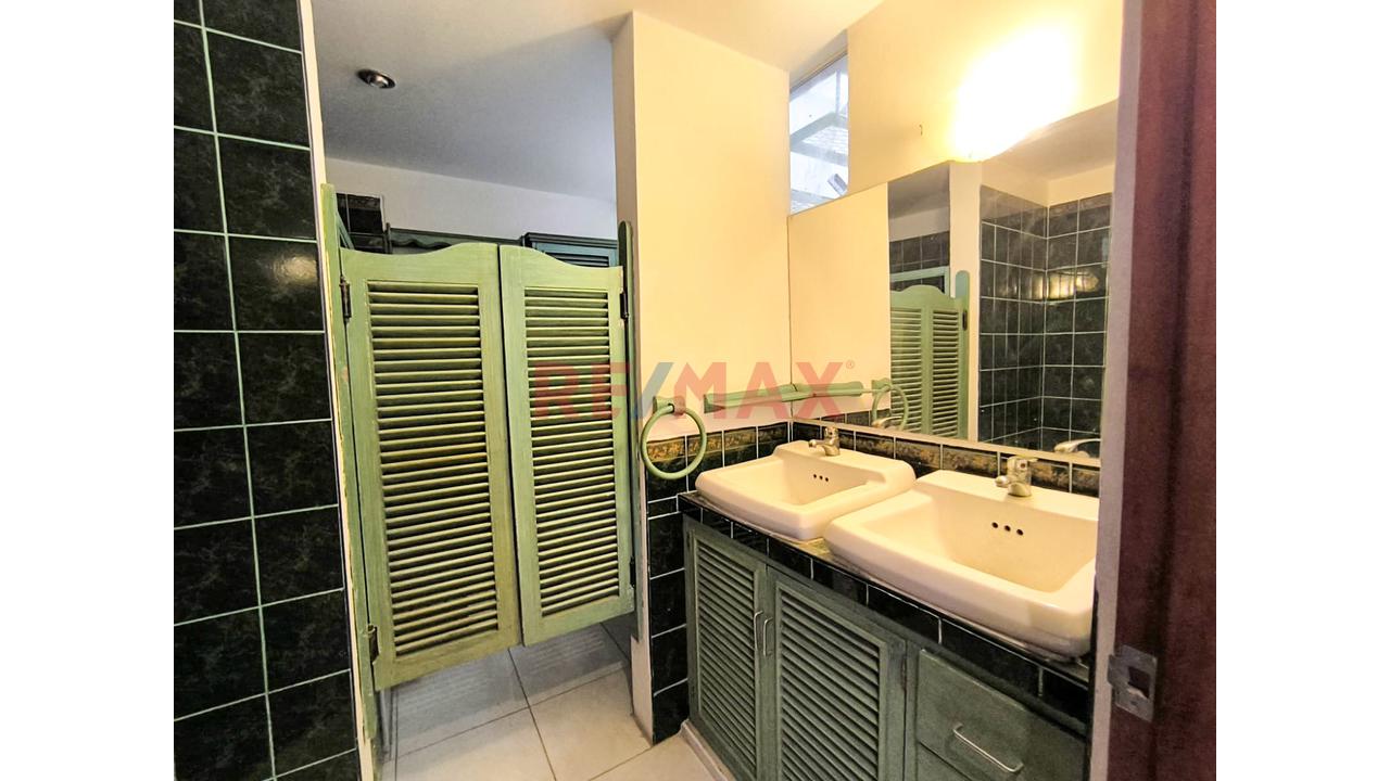 Venta De Casa De 3 Pisos En Santiago De Surco De 200M2 - 19