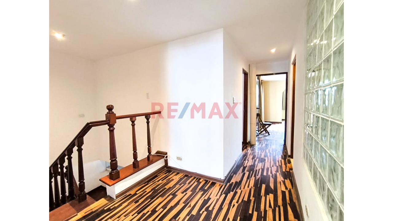 Venta De Casa De 3 Pisos En Santiago De Surco De 200M2 - 13
