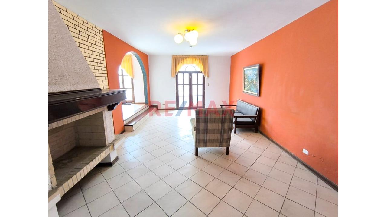 Venta De Casa De 3 Pisos En Santiago De Surco De 200M2 - 8