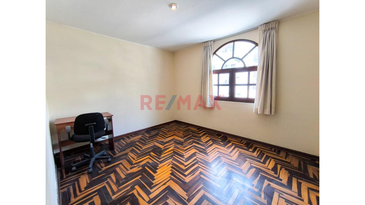 Venta De Casa De 3 Pisos En Santiago De Surco De 200M2 - 14
