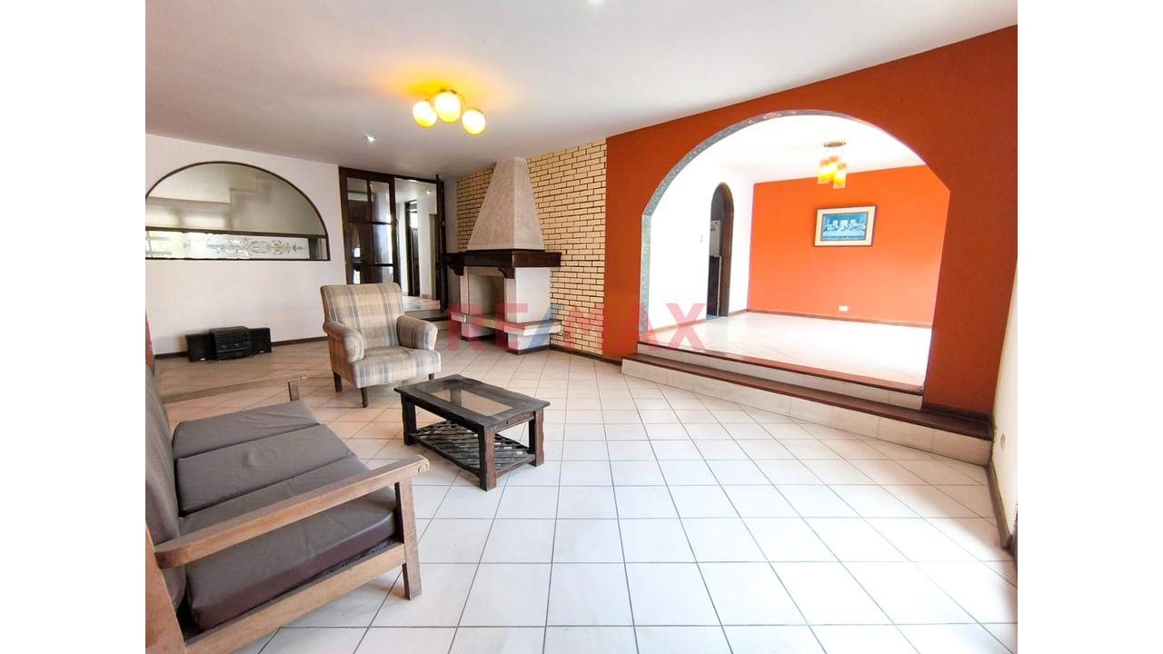 Venta De Casa De 3 Pisos En Santiago De Surco De 200M2 - 9