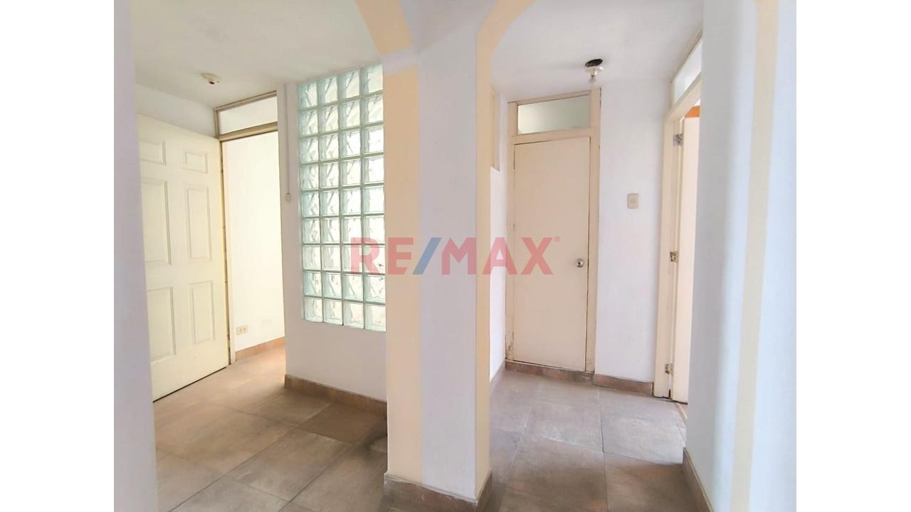 Venta De Casa De 3 Pisos En Santiago De Surco De 200M2 - 11