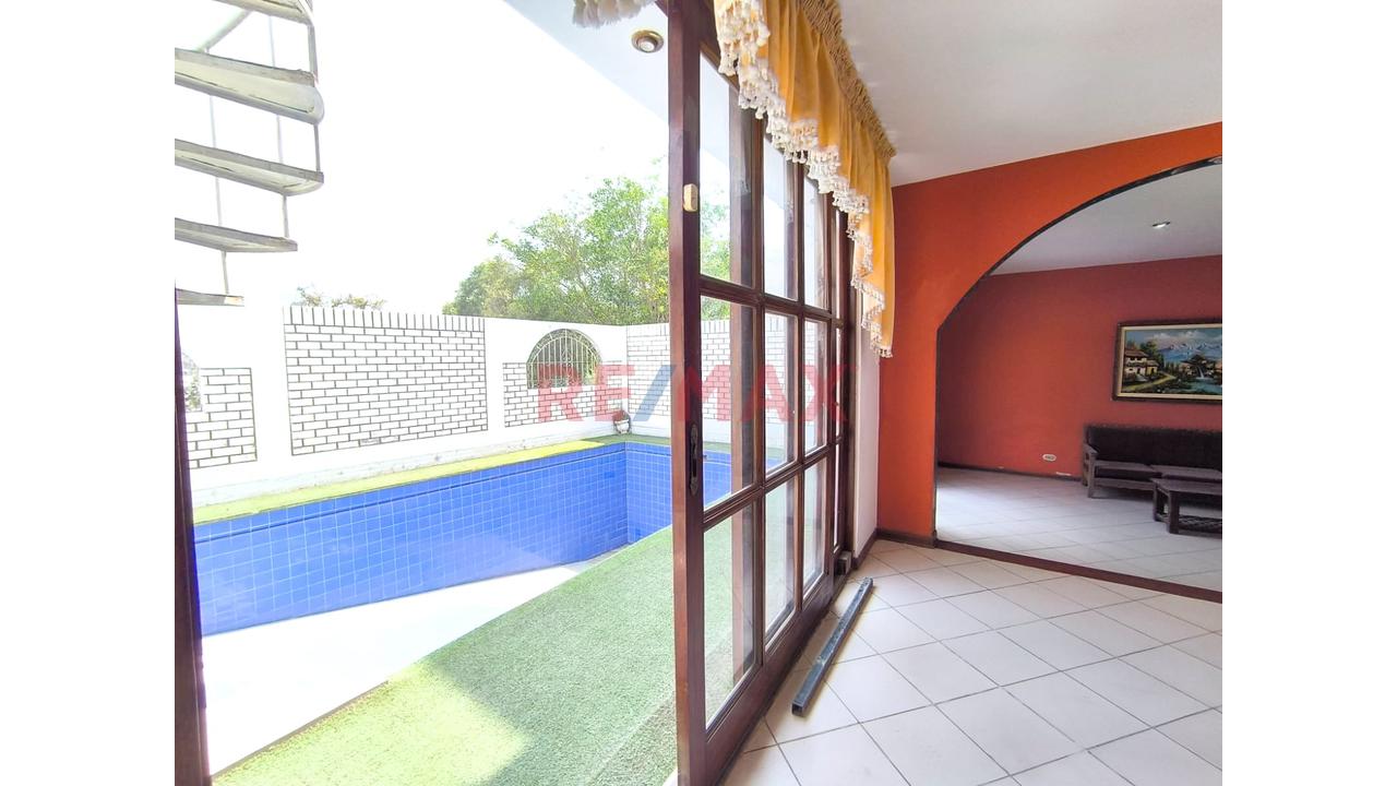 Venta De Casa De 3 Pisos En Santiago De Surco De 200M2 - 3