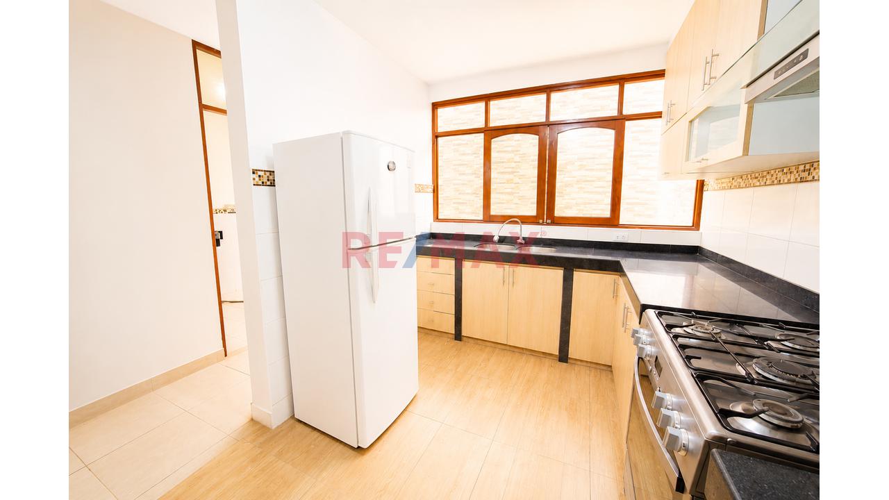 Oportunidad Unica De Inversion, Casa En Venta En San Martín De Porres | 240 M² | 4 Dormitorios | 2 Cocheras | Terraza | Proyección 4 Pisos — foto 5