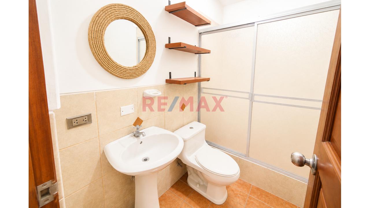 Oportunidad Unica De Inversion, Casa En Venta En San Martín De Porres | 240 M² | 4 Dormitorios | 2 Cocheras | Terraza | Proyección 4 Pisos — foto 8
